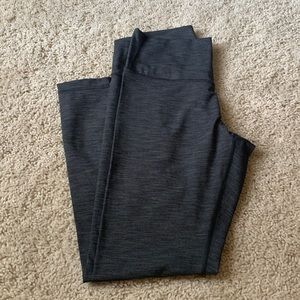 EUC Lululemon dark gray cropped leggings